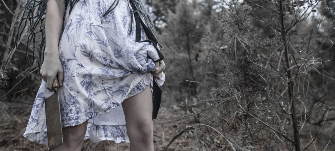 Opuścili adoptowaną córkę. Twierdzą, że to dorosła karlica, która chciała ich zabić