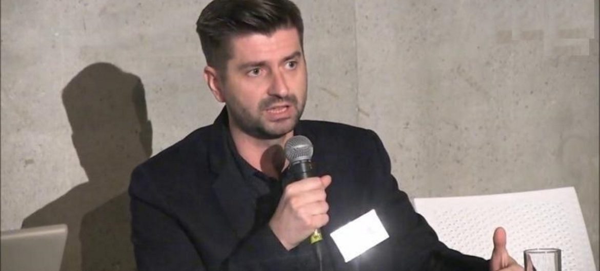Śmiszek będzie walczył jak “za swoje”. Partner Biedronia domaga się legalizacji adopcji dzieci przez pary LGBT