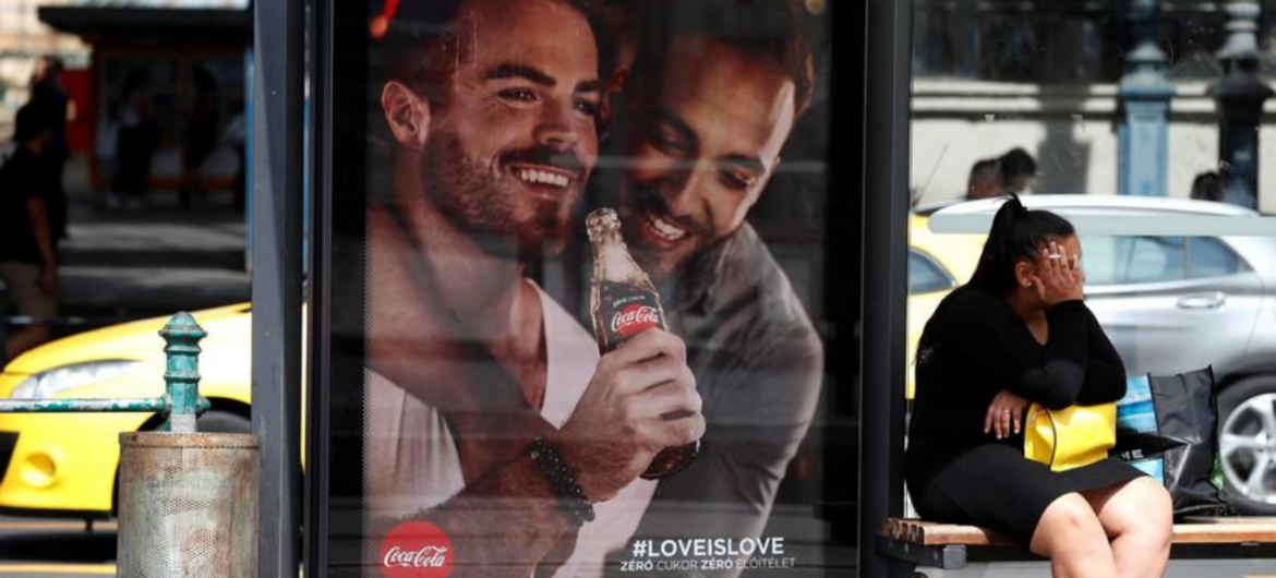 Węgrzy powiedzieli dość! Coca-Cola ukarana za kampanię dotyczącą homoseksualizmu