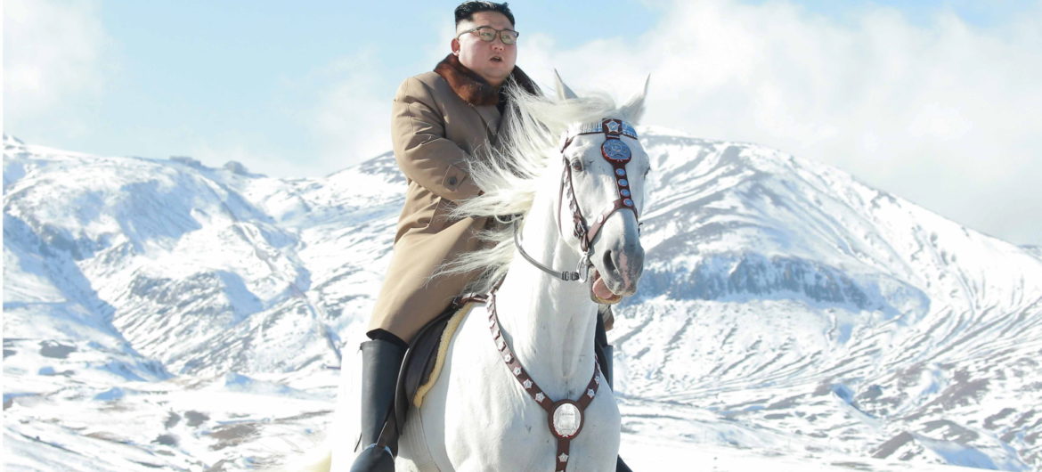 Kim Dzong Un na białym koniu; krytykuje USA i sankcje