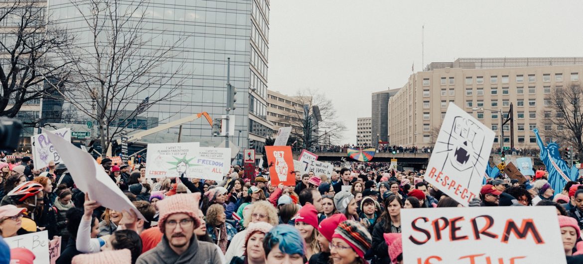 Kłótnia w rodzinie? Feministki grożą bojkotem producentowi podpasek za poparcie dla gender