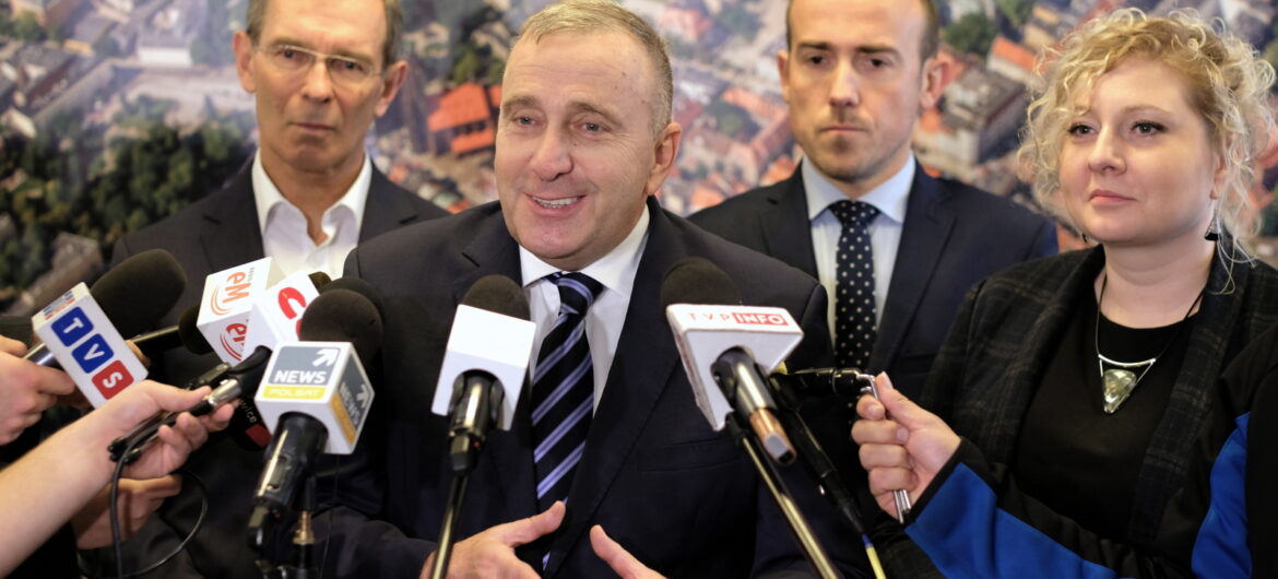 Platforma się sypie? “Lider partii już nie rządzi”