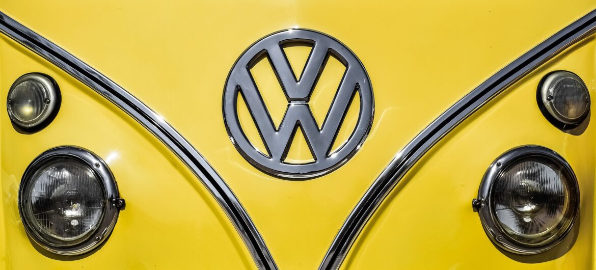 Słynna aktorka zamieniła Teslę na Volkswagena, bo jej zdaniem Musk wspiera rasizm. Dostała szybką lekcję historii
