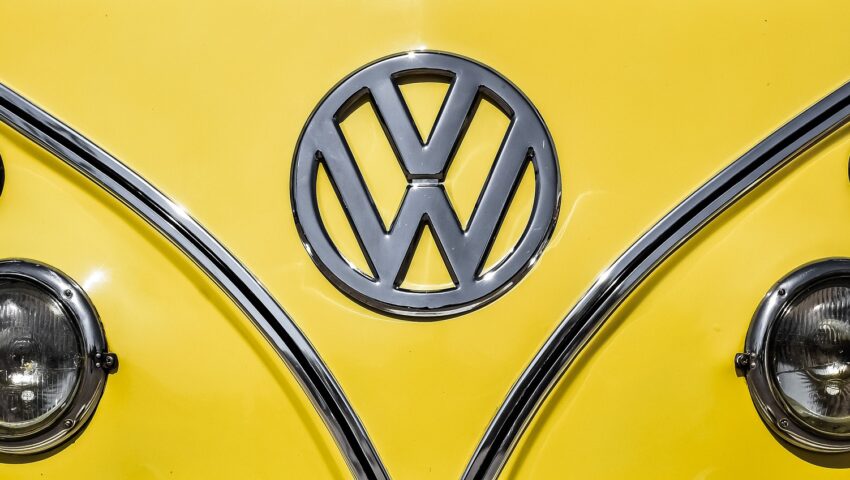 Słynna aktorka zamieniła Teslę na Volkswagena, bo jej zdaniem Musk wspiera rasizm. Dostała szybką lekcję historii