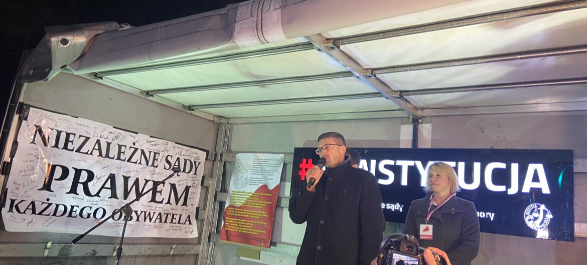 Kabaret! Sędzia Juszczyszyn powrócił do pracy, aby po kilku godzinach… zostać zawieszonym