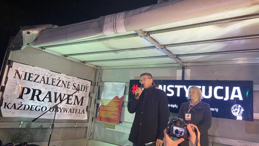 Kabaret! Sędzia Juszczyszyn powrócił do pracy, aby po kilku godzinach… zostać zawieszonym