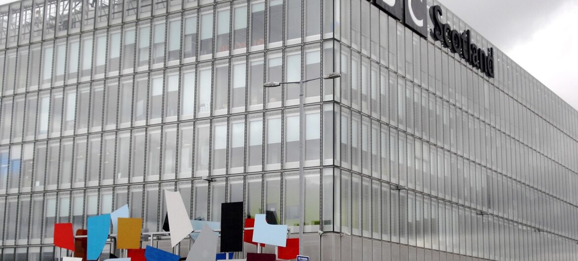 Państwowa telewizja może stracić pieniądze za sympatię do lewicy i Unii Europejskiej