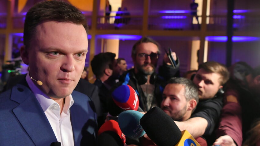Film Hołowni wywołał oburzenie nawet u opozycji. Kandydat na prezydenta kpi z tragedii smoleńskiej?
