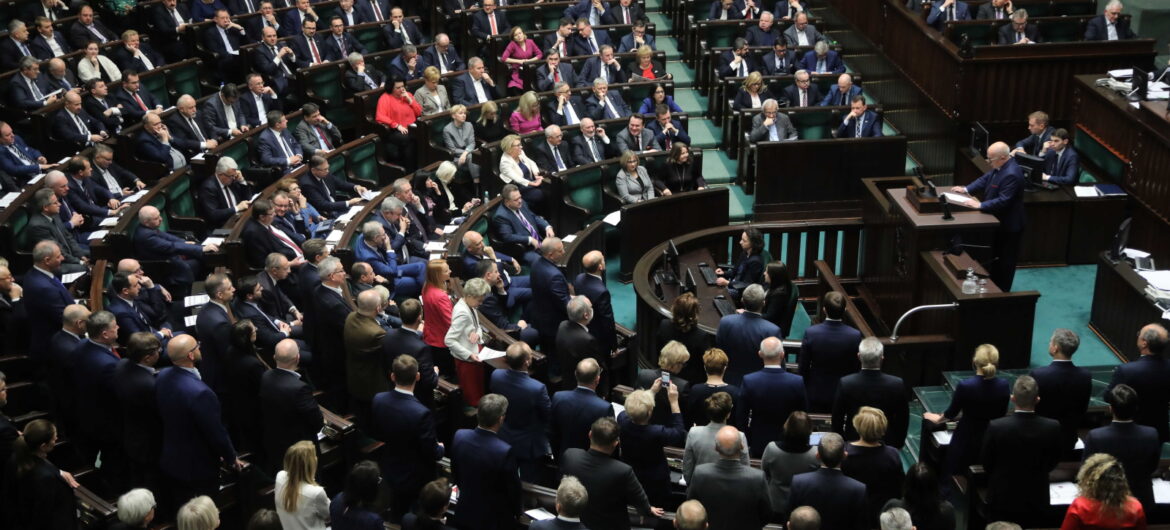 Zabawna wpadka posłanki Koalicji Obywatelskiej. Opadły jej majtki