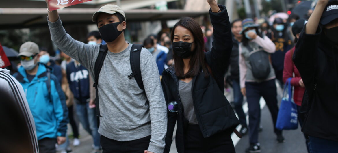 Masowe protesty w Hong Kongu. Dziesiątki tysięcy osób na ulicach