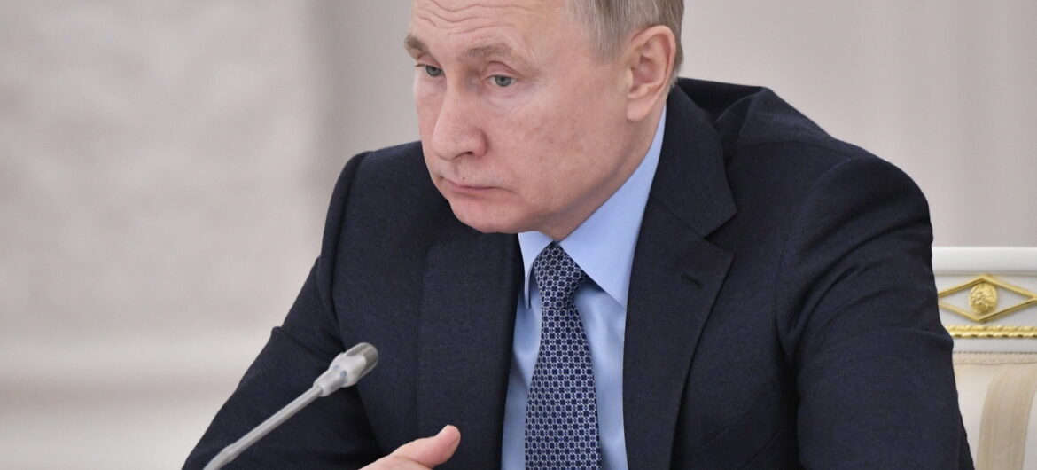 Dzieci dostały cukierki z wódką i portretem Putina. To “czekoladowe cudo”