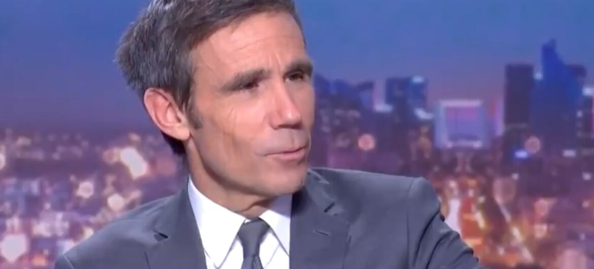 To trzeba zobaczyć! Francuski dziennikarz zaskoczony, że w Polsce… nie spłonęły żadne auta podczas Sylwestra