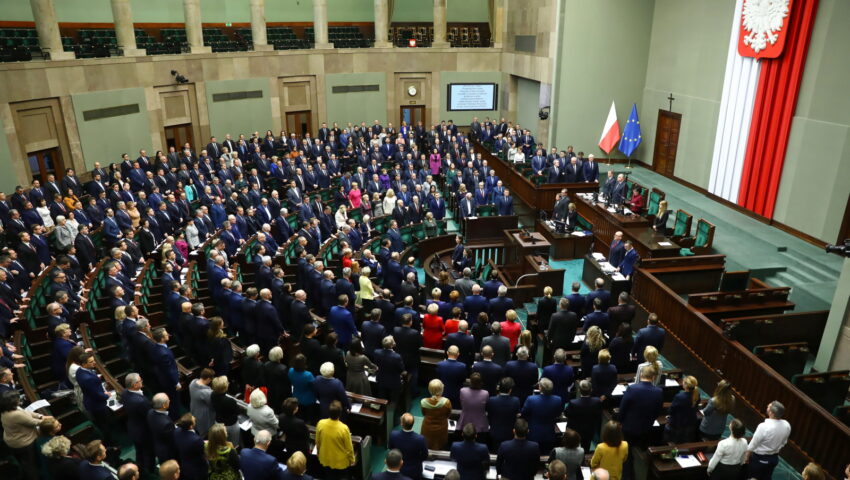 Unia chce wymóc na Polsce podwyższenie wieku emerytalnego. Co na to PiS?