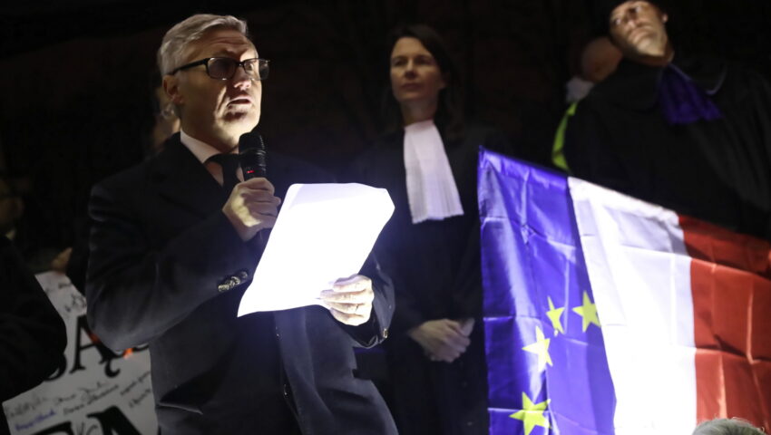 Cóż za “wpadka” na marszu tysiąca tóg. Sędziowie na hasło: “Do hymnu” odśpiewali “Odę do radości”