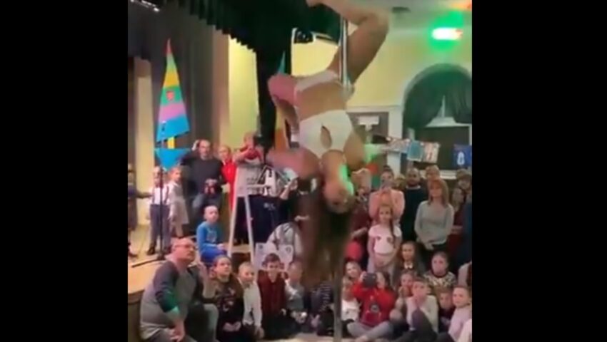 Szokujące nagranie! Skąpo ubrana tancerka tańczy na rurze przed dziećmi. I to na finale WOŚP