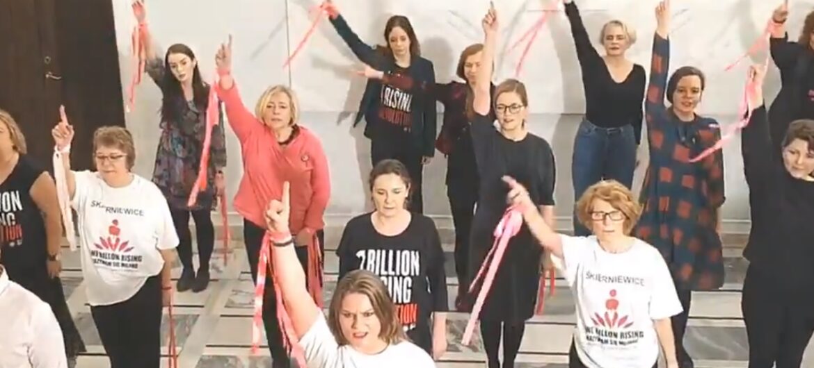 Hit! Niezwykły happening w Senacie. Jachira, Nowicka i Biejat zatańczyły przeciwko przemocy