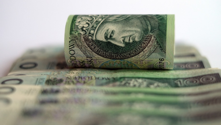 Deficyt budżetowy niższy niż zakładano. Gospodarka podnosi się po kryzysie