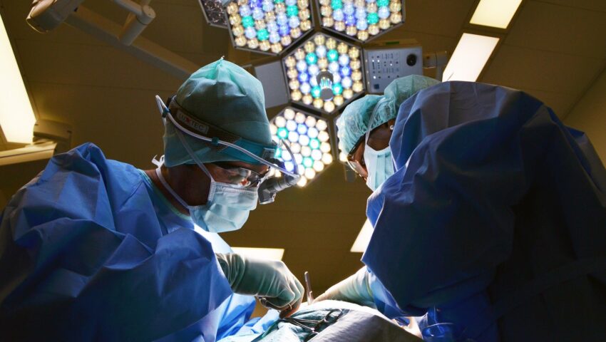Niewyobrażalna operacja w szpitalu. Chirurgowi asystowała sprzątaczka