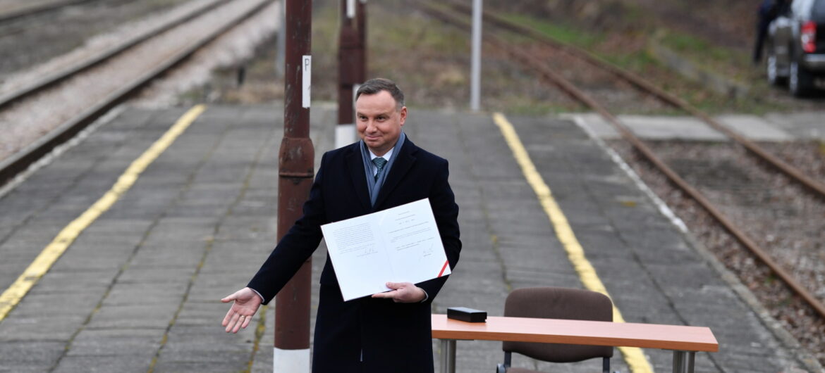 Prezydent podpisał ustawę wprowadzającą program Kolej Plus