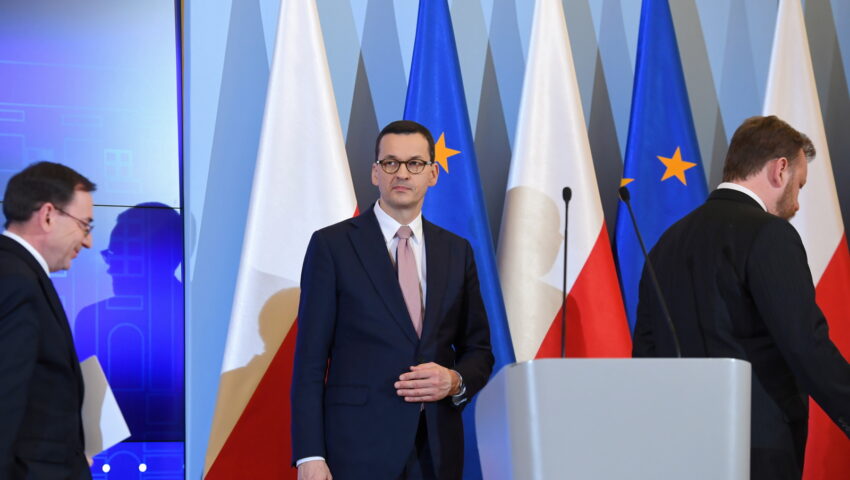 Premier podziękował firmom, które pomagają w walce z koronawirusem