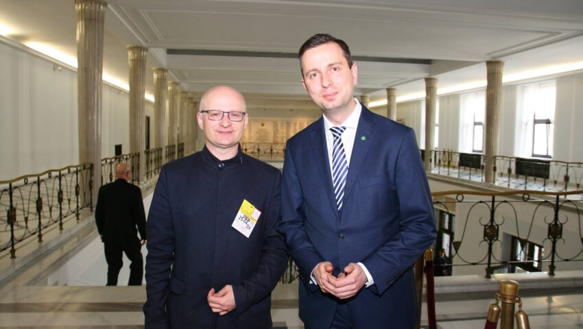Kuriozalny pomysł działacza PSL. Chce zarazić się koronawirusem i w 5 minut się go pozbyć!