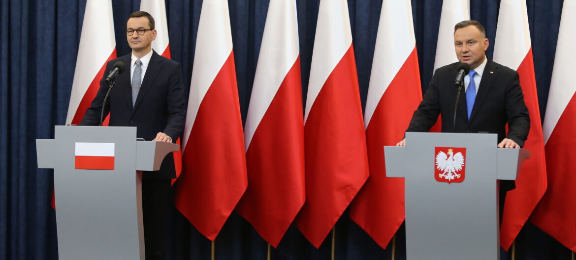 Premier Mateusz Morawiecki podczas wspólnej konferencji z prezydentem Andrzejem Dudą