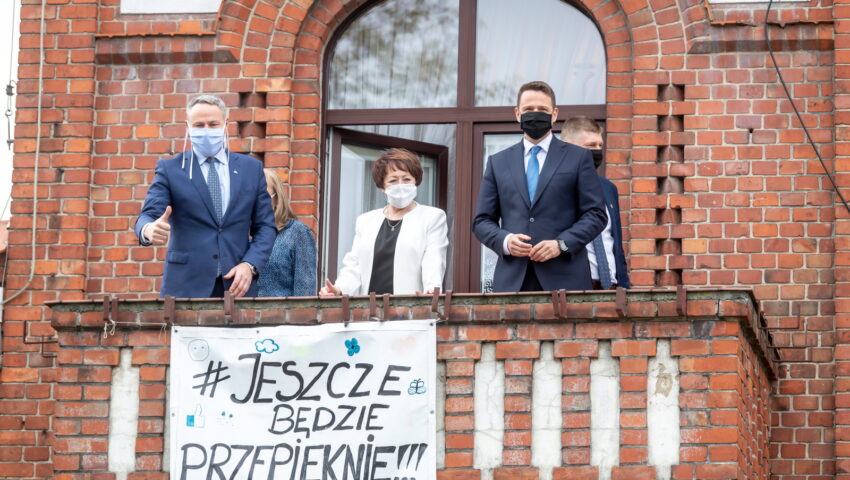 “Nic nie jarzy, ale mówi w ośmiu językach”. Ziemkiewicz ostro o kandydacie KO