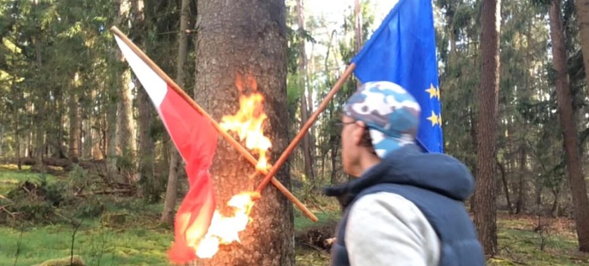 Skandal! Aktywista LGBT spalił polską flagę i pochwalił się tym na Facebooku