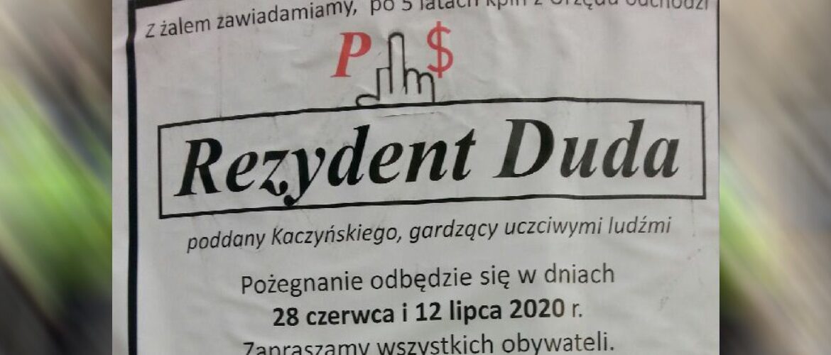 Kampania hejtu. Zwolennicy opozycji rozwiesili klepsydry Andrzeja Dudy, senator KO zrobił sobie z nimi zdjęcie