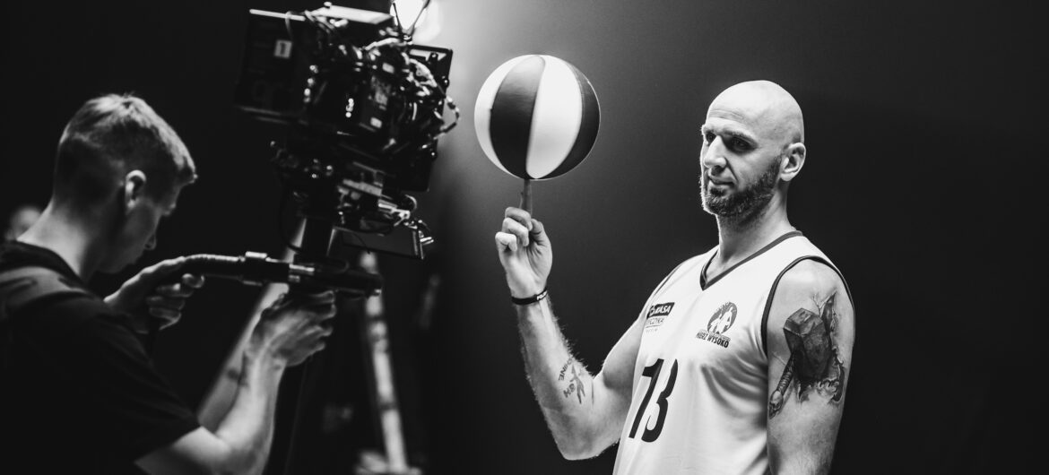 Marcin Gortat i Kasa Stefczyka wspierają uzdolnioną sportowo młodzież. “Efekty tej pracy już niebawem wcielimy w życie”