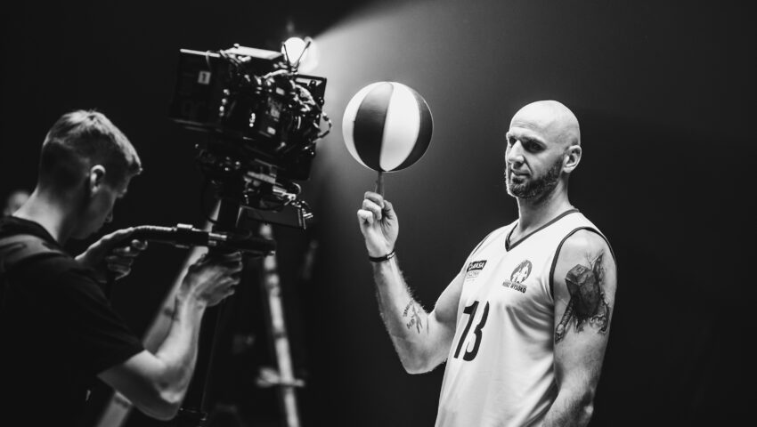 Marcin Gortat i Kasa Stefczyka wspierają uzdolnioną sportowo młodzież. “Efekty tej pracy już niebawem wcielimy w życie”
