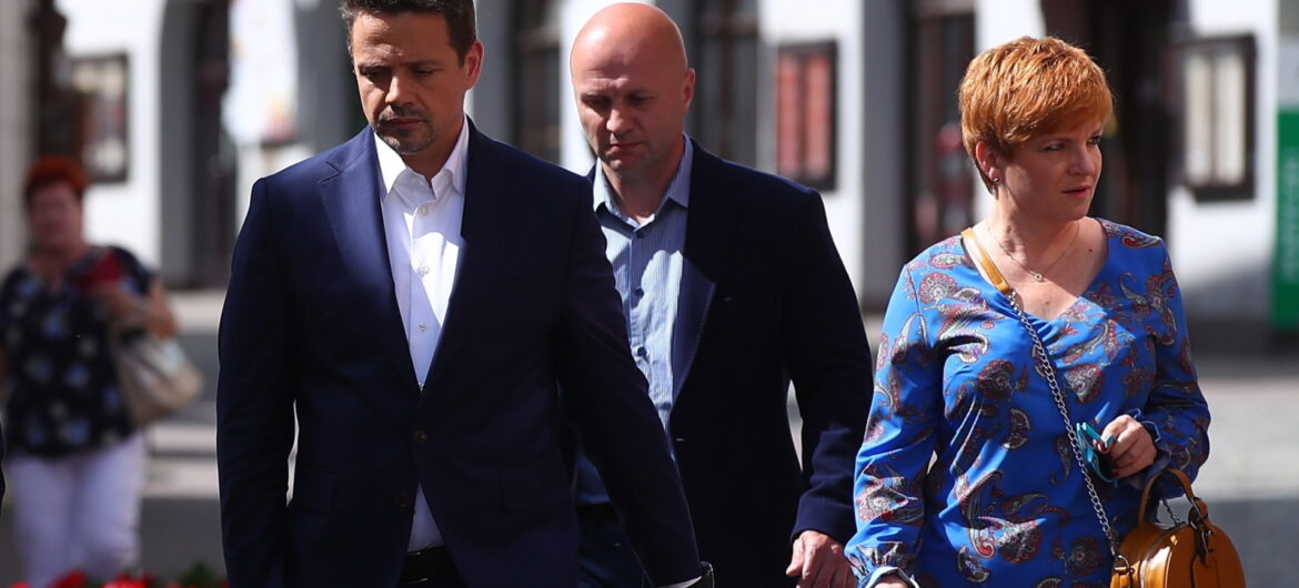 Co za absurd. Trzaskowski chwali się, że przeczytał książkę, która nie istnieje. “Zaczyna się Kidawizm”