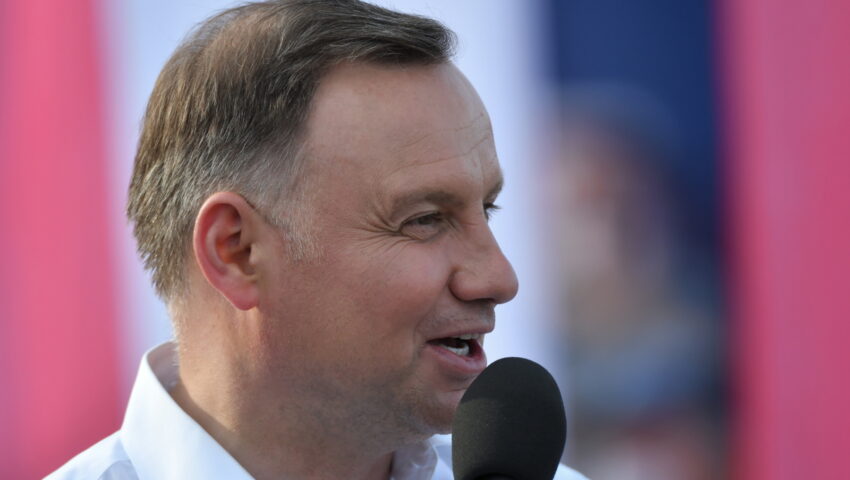 Doradcy Hołowni nie spodobało się, że Duda nie skonsultował wizyty w Waszyngtonie z kanclerz Merkel