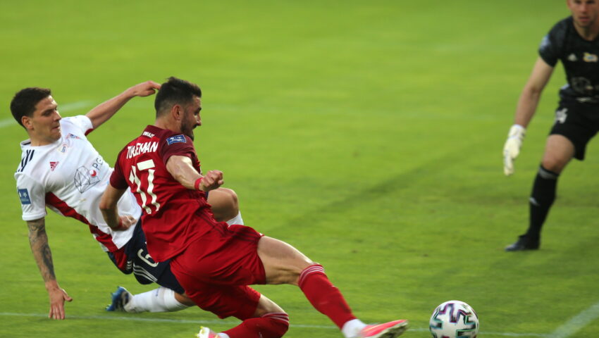 Ekstraklasa piłkarska – w czołówce bez zmian, Legia bliżej celu