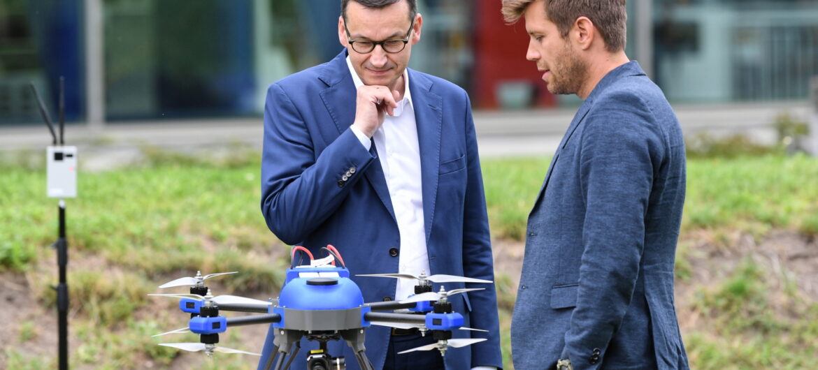 Morawiecki w Gdyni: niech polskie firmy korzystają z polskich produktów. Polska może być dronową potęgą