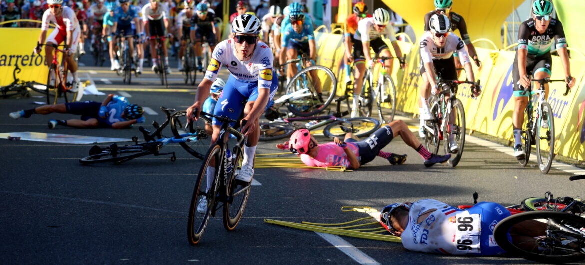 Karambol na Tour de Pologne – zwycięzca etapu walczy o życie