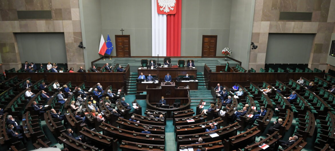 Były rzecznik Trzaskowskiego twierdzi, że KO zawsze powinna głosować przeciwko PiSowi nawet jakby ten rozdawał złoto