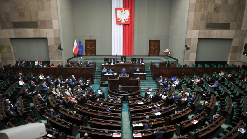 Były rzecznik Trzaskowskiego twierdzi, że KO zawsze powinna głosować przeciwko PiSowi nawet jakby ten rozdawał złoto