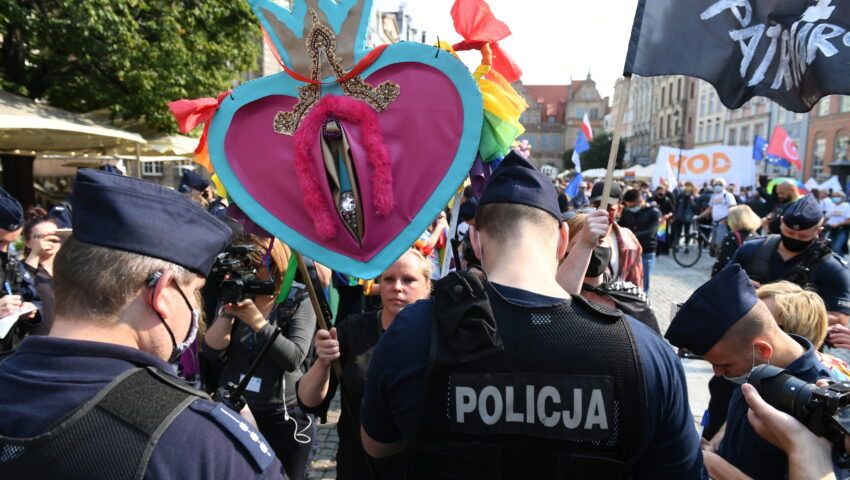 Grożą pobiciem działaczowi PiS, który ujawnił profanację na marszu w Gdańsku. Ujawniamy szokujące rozmowy