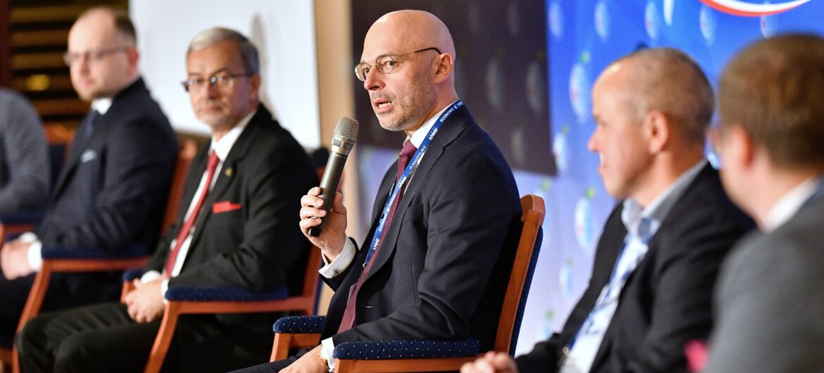 Kurtyka: transformacja energetyczna przyniesie ok. 300 tys. miejsc pracy