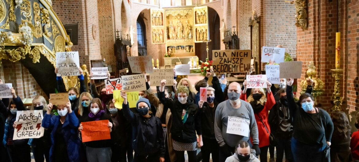 Strajk Kobiet otrzymał wsparcie od… “Światowego Zakonu Szatana”