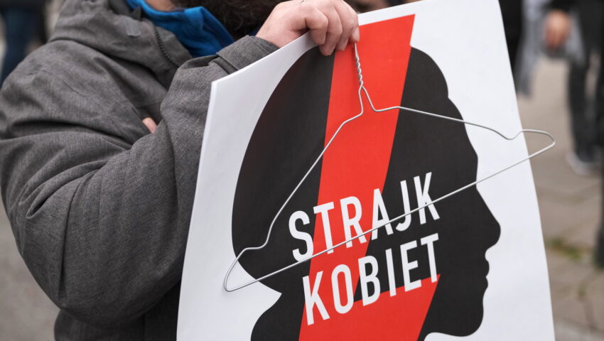 Ależ wpadka! Zwolennicy zabijania nienarodzonych twarzami protestu uczynili kobiety, które… broniły swoich dzieci