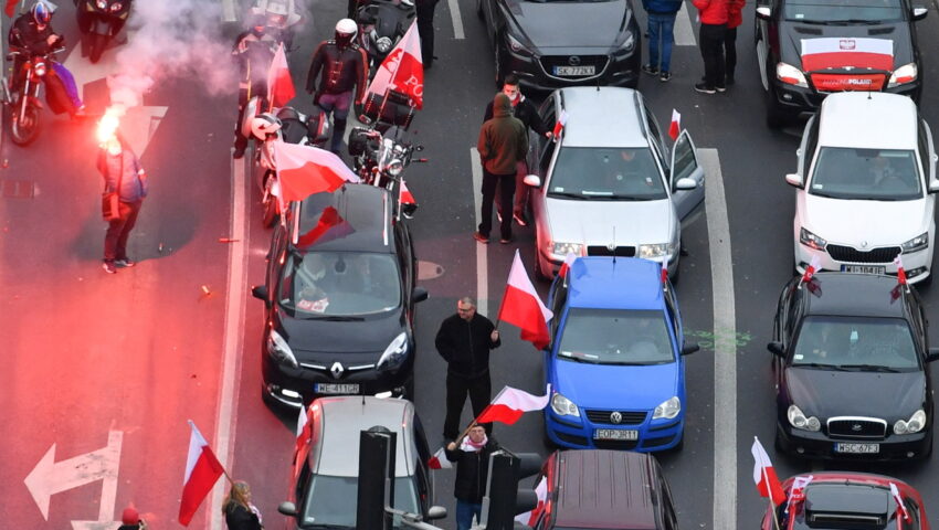 Hipokryzja PO i mediów opozycji. Co nie przeszkadzało im podczas strajku kobiet, przeszkadza podczas Marszu Niepodległości