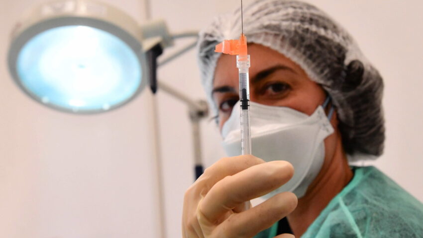 Zbadano skuteczność szczepionki Pfizer po 6 miesiącach. Wnioski dalekie od optymizmu
