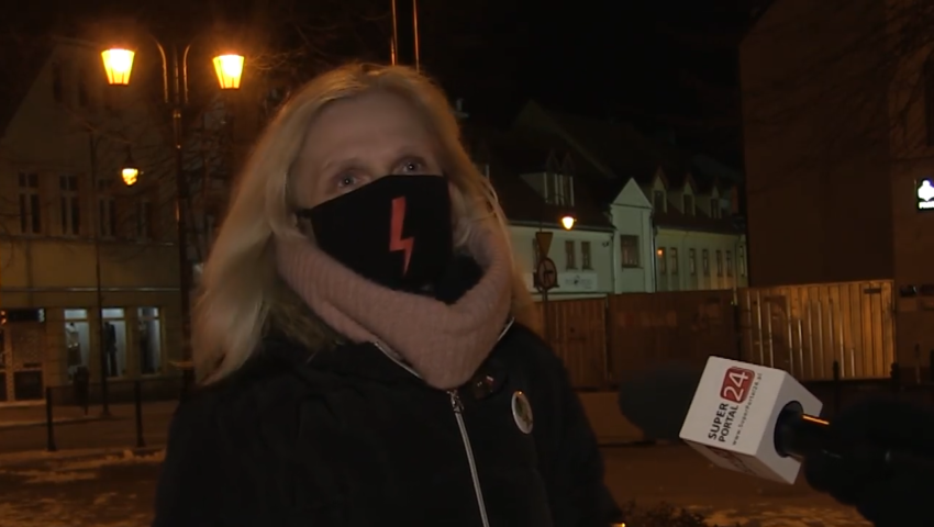 “No nie wiem, gdzie są ci ludzie”. Na czarny protest przyszła… jedna osoba