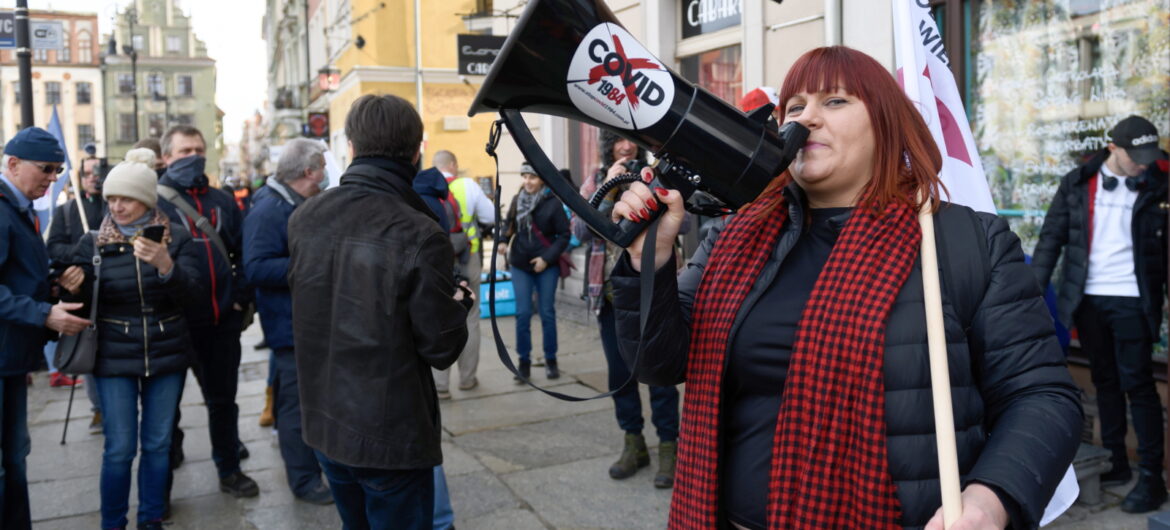 To trzeba zobaczyć! Nagranie z protestu antyszczepionkowców hitem internetu