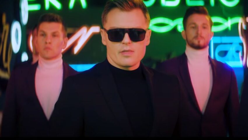 Wiemy, kto będzie reprezentował Polskę na Eurowizji 2021. Czy Rafał Brzozowski ma szansę ze swoją piosenką?