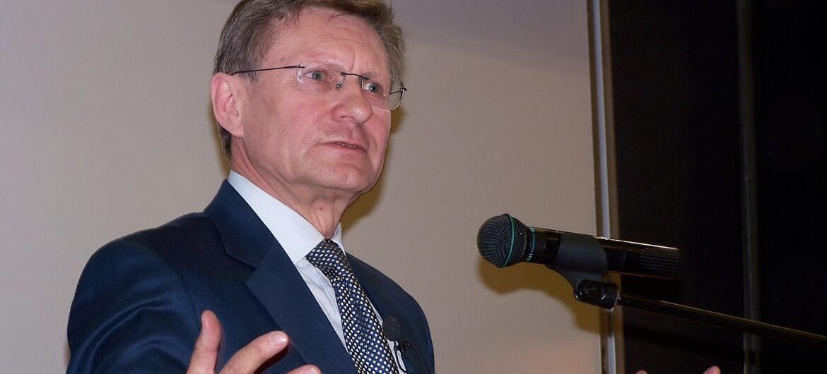 Leszek Balcerowicz to najsłynniejszy poeta wśród polityków. Na Twitterze opublikowano niezwykły wiersz