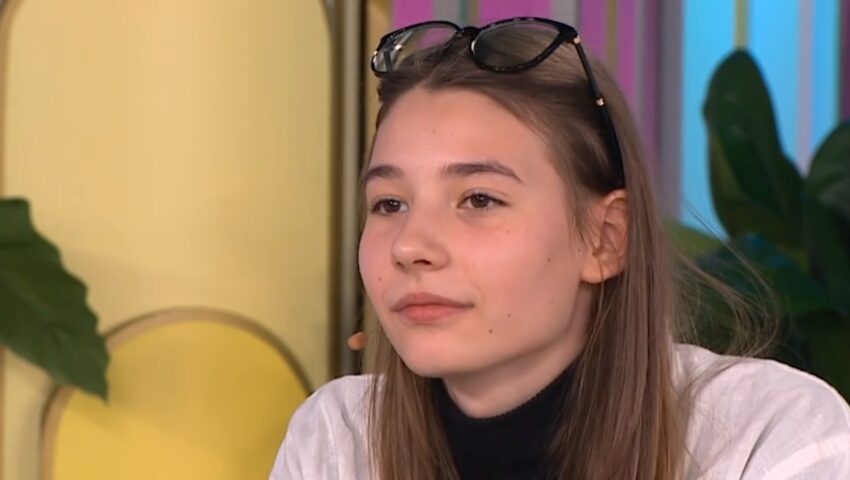 To przechodzi ludzkie pojęcie. Córka Agaty Mróz opowiada o hejcie: “Piszą mi, że gdyby nie ja, to moja mama wciąż by żyła”