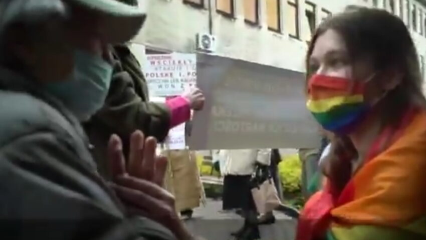 Zagraniczni internauci zachwyceni filmem z polską staruszką i lewicową aktywistką